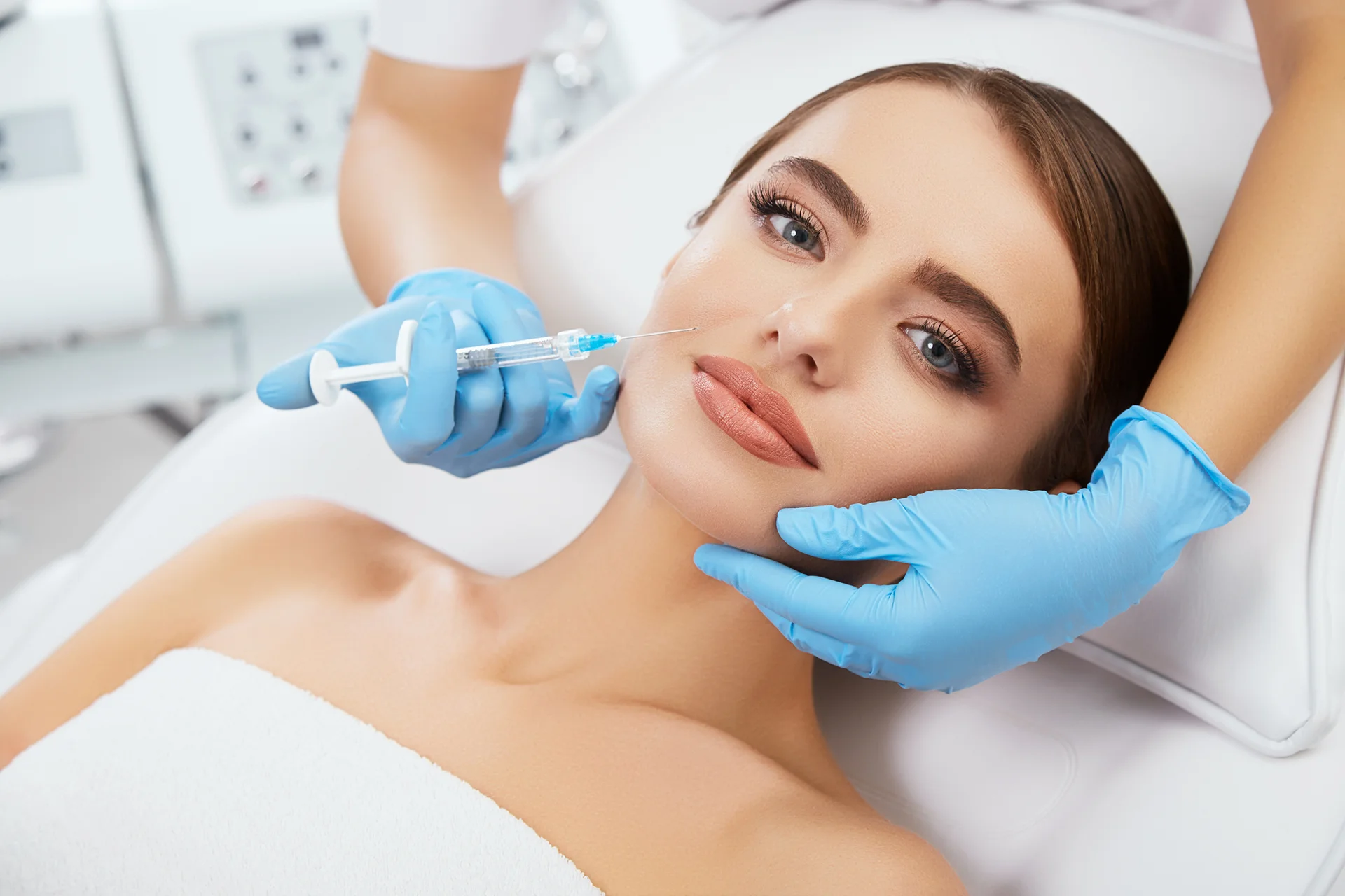 a woman getting cheek fillers||A woman getting cheek fillers|||