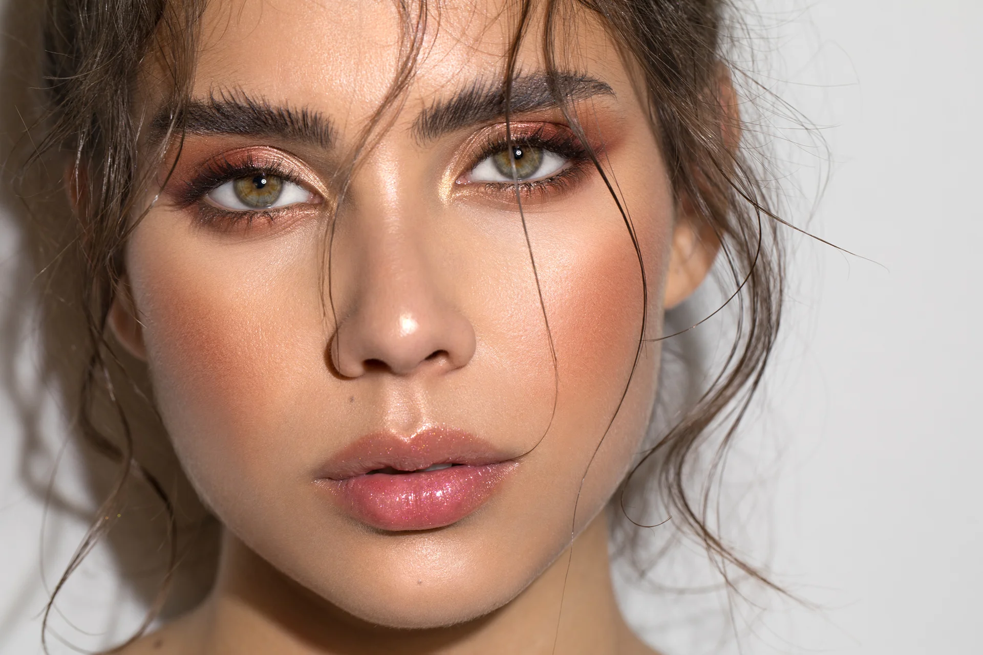 a portrait of a beauiful woman||