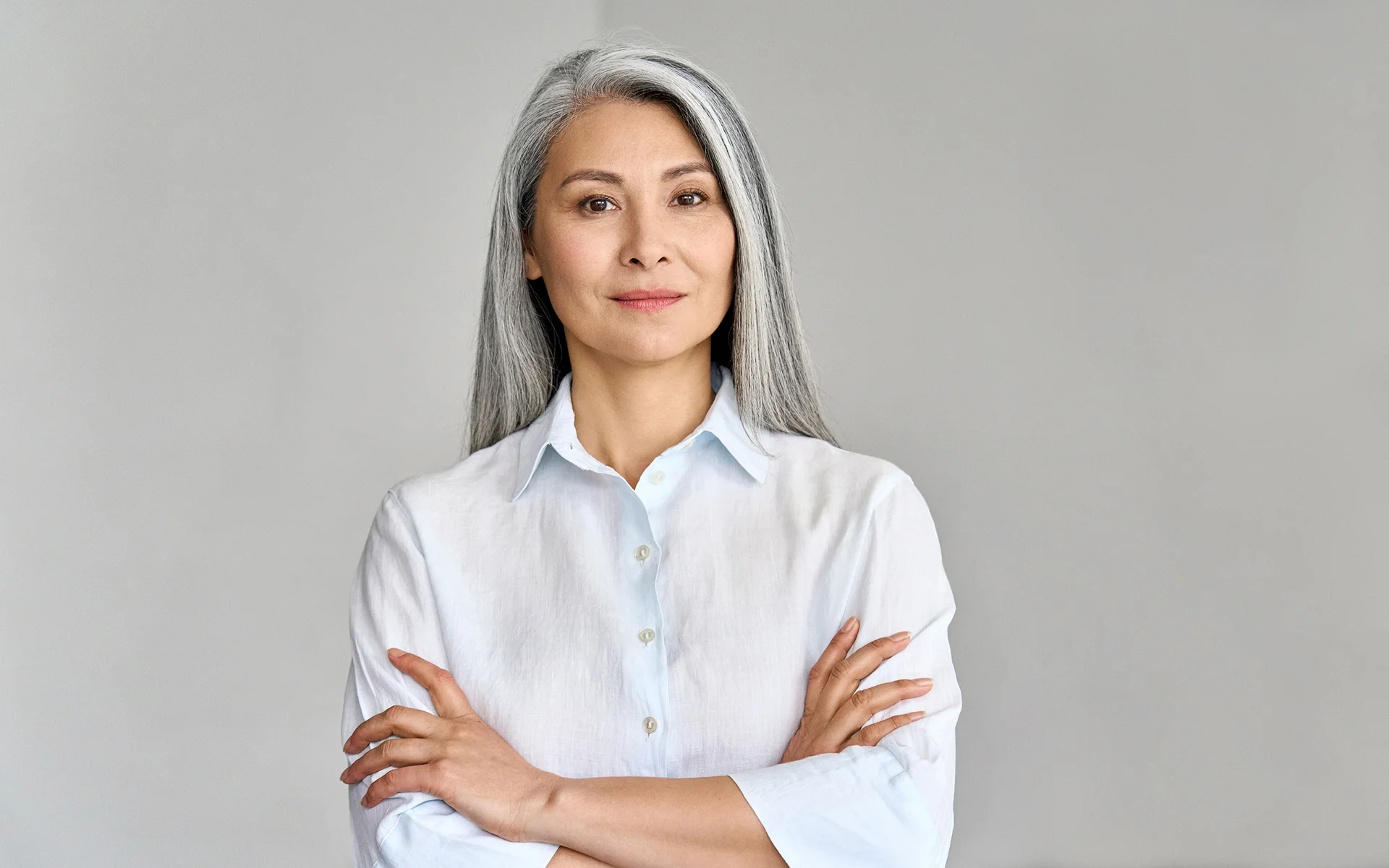 a portrait of a smiling middle aged woman|expected side effects of dermal fillers|a woman had dermal filler treatment at Dr. Lanna Aesthetics' beauty clinic