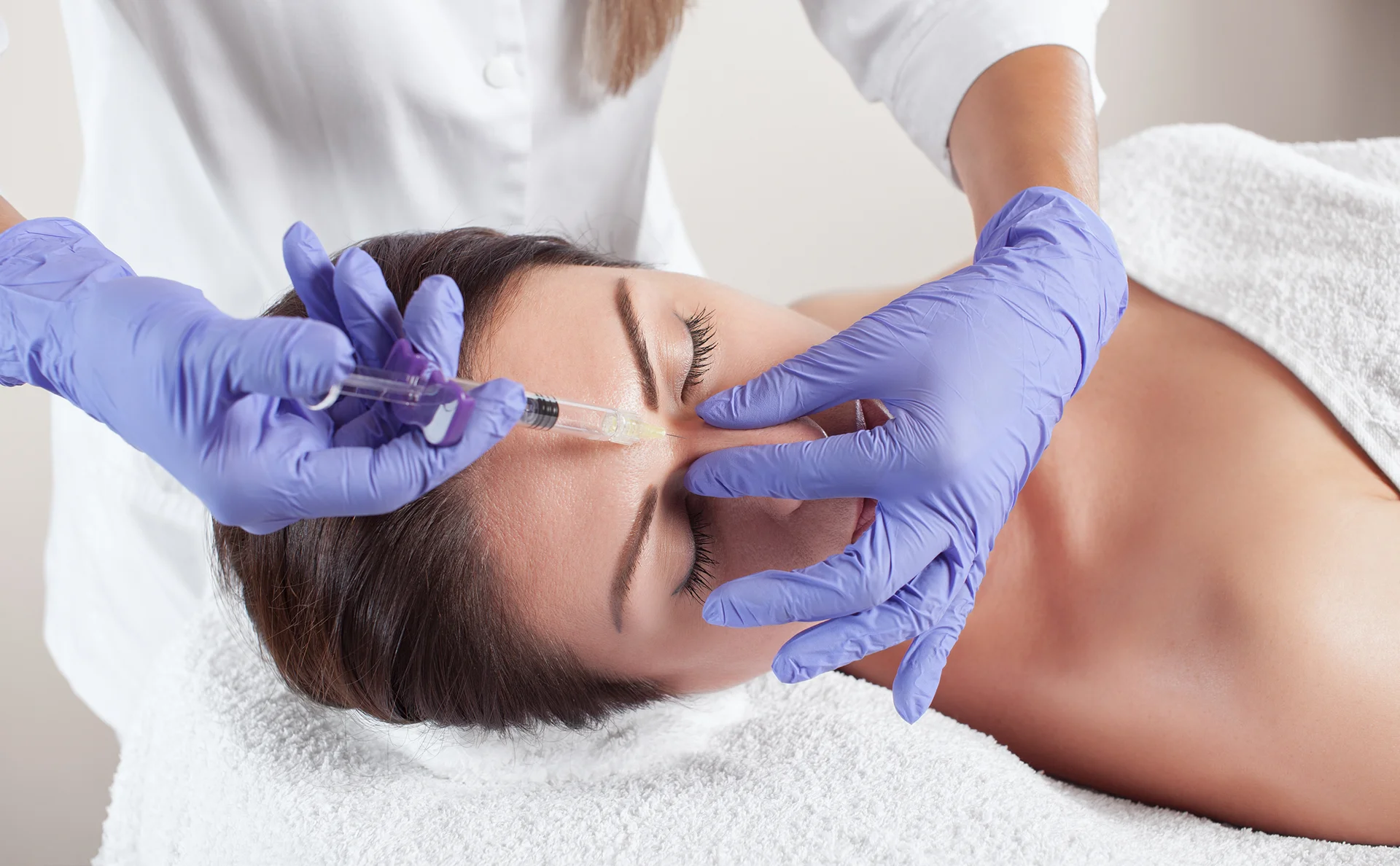 how long for bruising to go away following dermal fillers|how long for bruising to go away following dermal fillers|a woman got her dermal filler injections at Dr. Lanna's clinic
