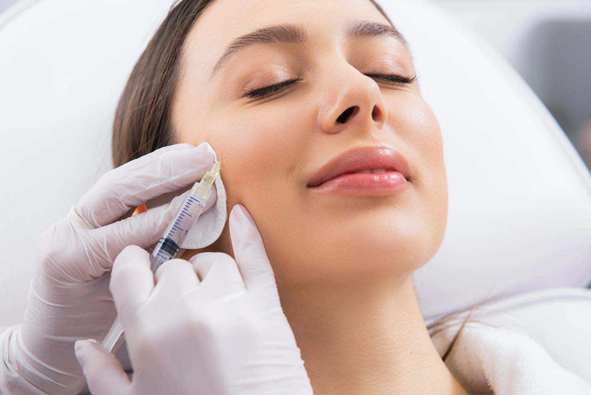 woman who undergoes cheek filler treatment|a woman who had cheek filler procedure in Dr. Lanna's beauty clinic